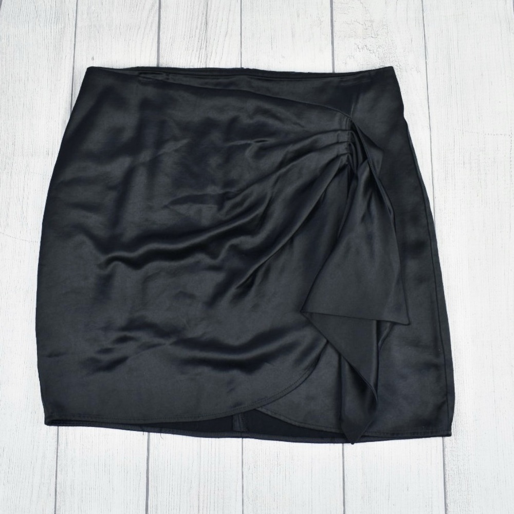 Express Classic Dressy Rouched Drape Detail Black Satin Mini Skirt 10
